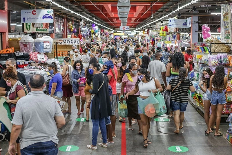 Crowded market